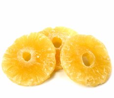 eat dried pineapple