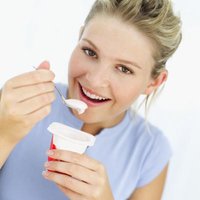 eat yogurt
